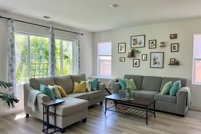 Image de New Home 5-min to Casino + Putting Green & Rose Garden 4 Bedrooms 3 Bathrooms