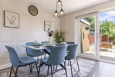 Image de City Center/ House / Garden/ Free Parking + WiFi + Netflix