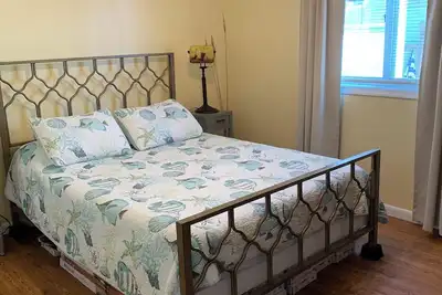 Charming bay view home overlooking the beautiful Boot Island.