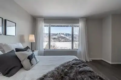 Image de Superbe condo 2 chambres avec incroyable vue du Lac Tremblant et de la montagne!