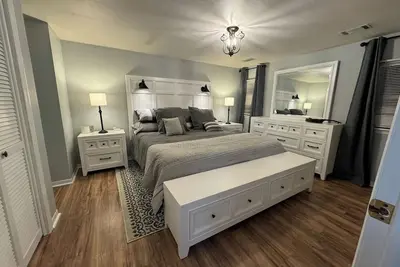 Image de Pool, $0 cleaning fee, covered parking, new bed