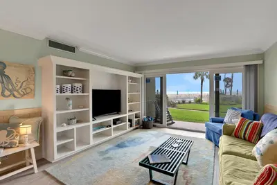 Image de Coquina A104 Ground floor walk out unit. Direct Ocean View!