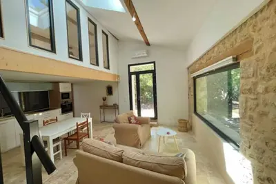 Image de Grange rénovée, jardin privé et piscine partagée