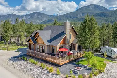 Spacious | Hot Tub | Pet-Friendly | Mountain Views | Fire Pit | Golf \n