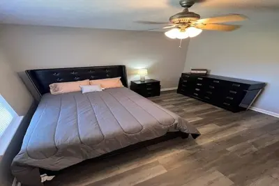 Image de Cozy, Furnished, & Welcoming Home