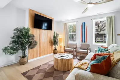 Image de Hot Tub|5 Mins from Cedar Point|Modern Updates