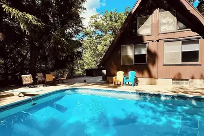 A-Frame Cozy Cabin / Hot Tub / Sleeps 6