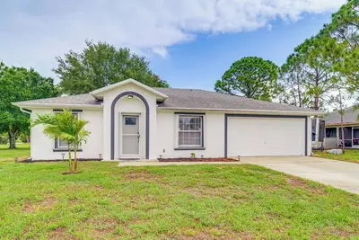 Image de Private Yard + Patio: Central Sebastian Home!