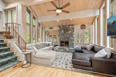 Image de Cozy Cub Den - Quiet Northstar Home with Large Kitchen, Workspace, and Hoa Access, Near Tahoe