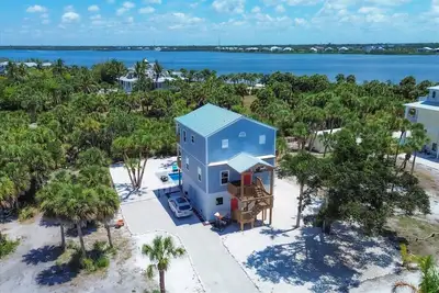 New pool home on Lemon Bay Lane!