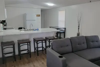 Image de Surrounded by sweetgum and maple trees, this house is perfect for some R & R.