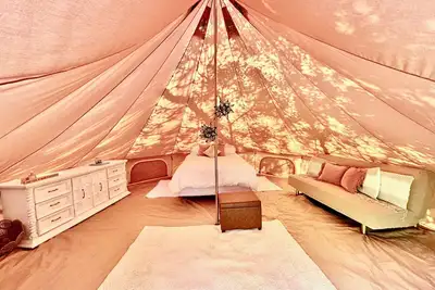 Image de Cozy 1-bedroom Yurt Camping in Wilson