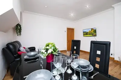 Image de Immaculate 3 Bed House With En-Suite. Just Refurbished