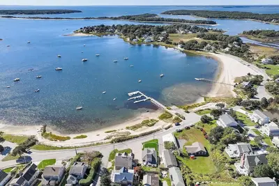 Image de Vintage summer cottage with Ac and water views. Short walk to Hen Cove beaches!