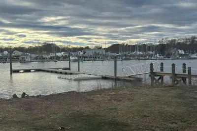 Image de Waterfront cottage on Warwick Cove.