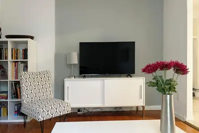 Image de Pack Yoga Mat & Tennis Racket: Sweet Brooklyn 1br by park + garden access & W/D!