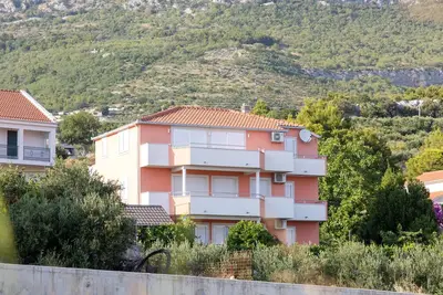 Appartement de deux chambres avec la terrasse et la vue sur le mer Kastel Kambelovac, Kastela (A-23397-b)