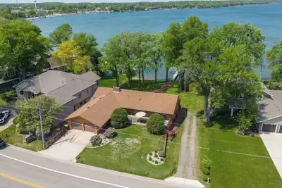 Image de Cozy lakefront townhome w/ 3 Br, WiFi, Ac, Smart Tv, Kitchen. Pet Friendly!