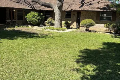 Image de Charming 4-bedroom house with WiFi and “stock tank” pool in beautiful Georgetown