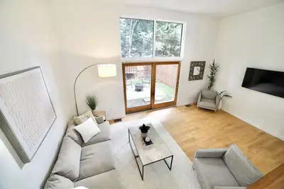 Image de Cozy Townhome walking distance to Crown. Near metro, Rio, Nist, AstraZeneca