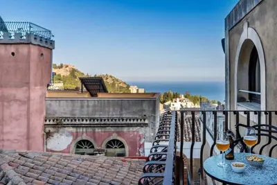 Image de Casa Majorana - Sea view in city center