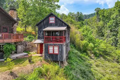 Cozy Luray Cabin w/ Views: Near Hiking Trails!