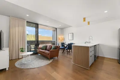 Image de Experience Elegance in this Chic 1-Bed Unit