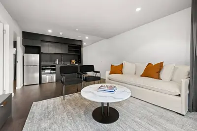 Image de Sophisticated Inner-City 2-Bed with Outdoor Dining