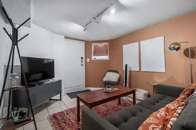 Image de 3br with Private Entrance - Garden Unit