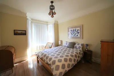 Image de Prime Sunny Mission 2 Bedrm Apartment with Mcm Decor 4 Blocks to Bart