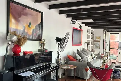 Image de Maison atypique façon Loft à moins de 10 mn des plages et du centre ville