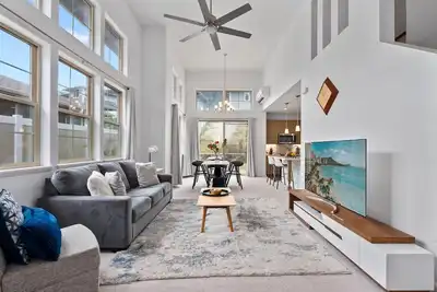 @Marbella Lane - Elegant 3br w/ Marvelous Views