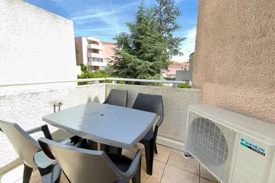 Image de Appartement climatisé à Sète avec parking privé, proche plages et commodités