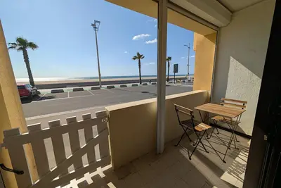 Image de Appartement T2 Front de Mer avec Balcon et Parking – Confort et Activités à Proximité