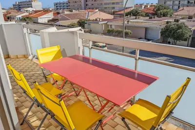 Image de Beau T3 Meublé 1* - Clim, Parking, Près Plage