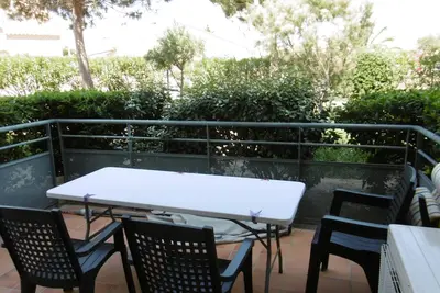 Image de T3 Climatisé Rdc avec Terrasse, Parking, Proche Activités - Port-la-Nouvelle