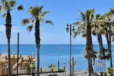 Image de Appartement en bord de plage à Torrox-Costa avec climatisation et Wi-Fi