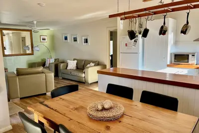 Image de Lazy Sails Starboard - Pets welcome outside, WiFi