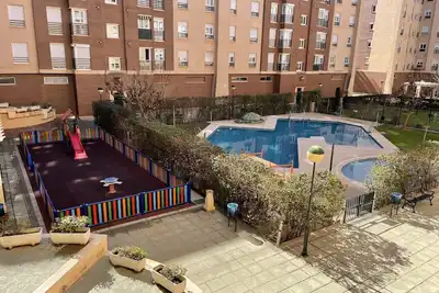 Image de Appartement à Córdoba : Piscine, garage et quartier commerçant
