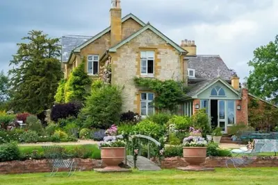 Image de Stunning home with heated pool, hot tub, tennis court for 10 guests