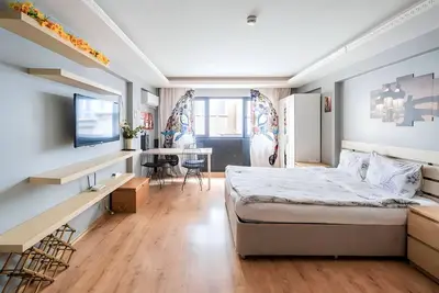 Image de Cozy Central Flat w/Netflix & Elevator Near Metro 2 minute walking distance