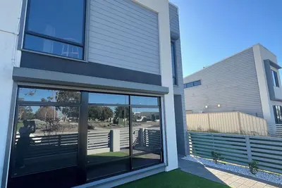 Image de Modern New Yorker Inspired Townhouse~ Full kitchen-Fast Wifi- Near Bunbury