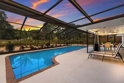 Image de Updated Home with Great Backyard with Pool! Bring the Heat
