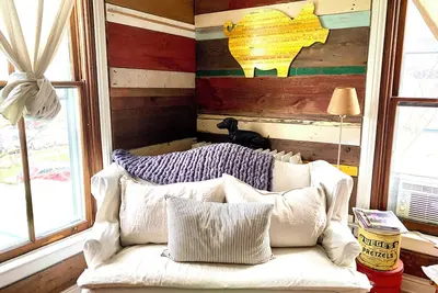 Image de Peaceful, sunny downtown Ithaca apt. Walk everywhere! Super pet friendly!