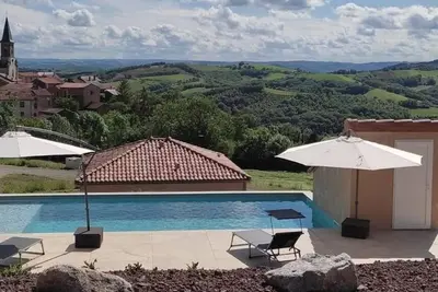 Image de Gite Tt Confort \nPROCHE Millau / Roquefort\nVUE Panoramique Piscine Chauffee
