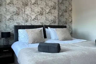 Image de 2-Bedroom Apartment in Charming Warrington with WiFi