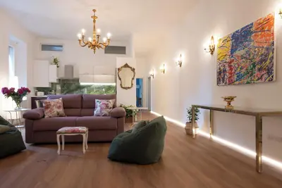 Image de Apartment Luxury & Charm! \nJust walking distance from the center of Eternal City!