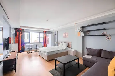 Image de Cozy Central Flat w/Netflix & Elevator Near Metro 2 minute walking distance