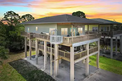Image de Osprey Landing at Cedar Island, Waterfront home - private boat ramp access included