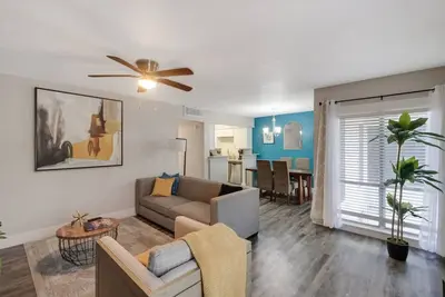 Image de Lux 2bd King Bed, Park & Walk to At&T, Global Life